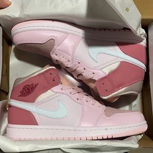 Pink Jordan 1 w box